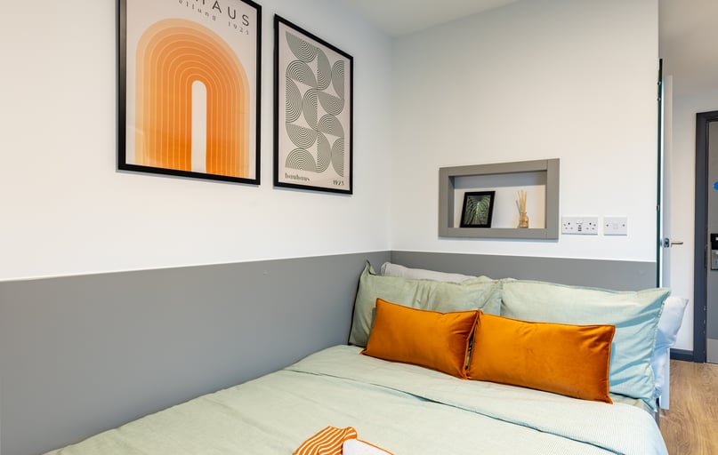 Silver En Suite, Winfield Court, The Island Quarter, Lace Market, Nottingham - Image 1